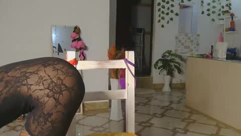 Snapshot of skyy_brown chatting on 10-27-25, 02:15 Bella online show from 10-27-25, 02:15