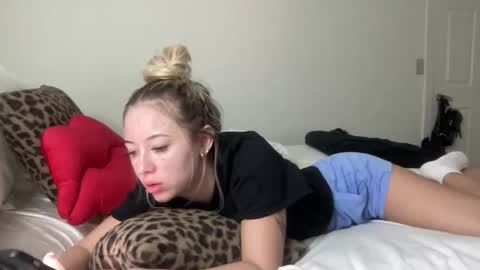 Skylar online show from 10-21-25, 02:12