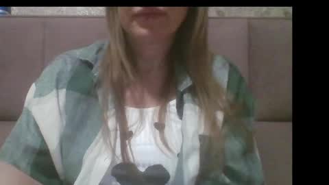 Snapshot of sladkiegubki chatting on 09-27-25, 11:21 Sladkiegubki online show from 09-27-25, 11:21