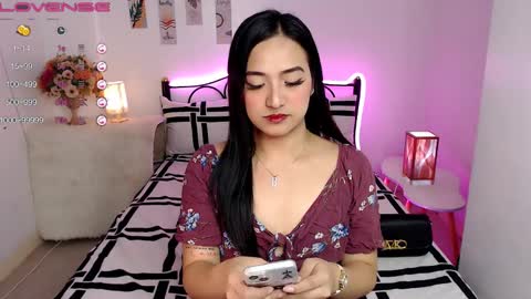 Snapshot of slave_amanda69 chatting on 01-12-25, 05:24 Queen Cyrine online show from 01-12-25, 05:24