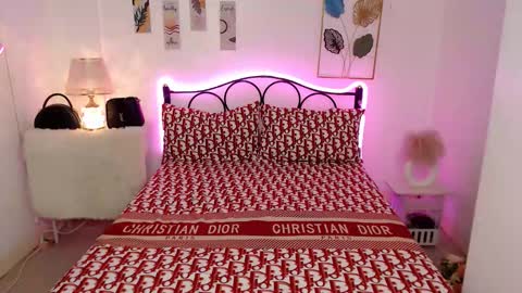 Queen Cyrine online show from 03-10-26, 01:32