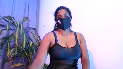 Snapshot of slcouple7 chatting on 02-06-25, 01:05 Slcouple online show from 02-06-25, 01:05