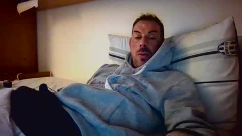 Snapshot of slevin1983 chatting on 01-05-25, 03:13 slevin online show from 01-05-25, 03:13