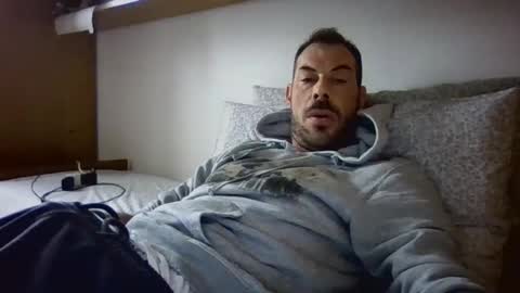 Snapshot of slevin1983 chatting on 02-11-25, 12:05 slevin online show from 02-11-25, 12:05