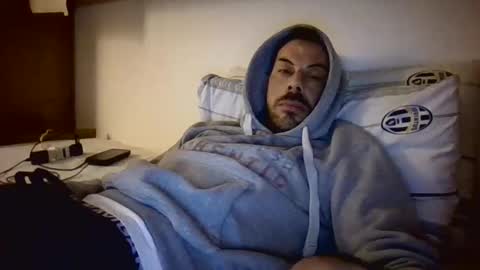 Snapshot of slevin1983 chatting on 03-10-25, 03:41 slevin online show from 03-10-25, 03:41