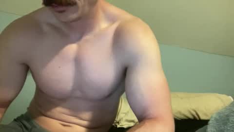 Snapshot of slickmass chatting on 06-11-26, 01:38 SlickMass online show from 06-11-26, 01:38