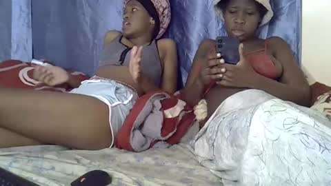 Snapshot of slim_alicia chatting on 10-29-25, 06:53 Alicia online show from 10-29-25, 06:53