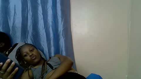 Snapshot of slim_alicia chatting on 11-18-25, 11:58 Alicia online show from 11-18-25, 11:58