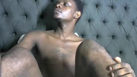 Snapshot of slim_long01 chatting on 01-26-25, 11:17 slim long01 online show from 01-26-25, 11:17