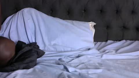 Snapshot of slim_long01 chatting on 02-15-25, 03:28 slim long01 online show from 02-15-25, 03:28