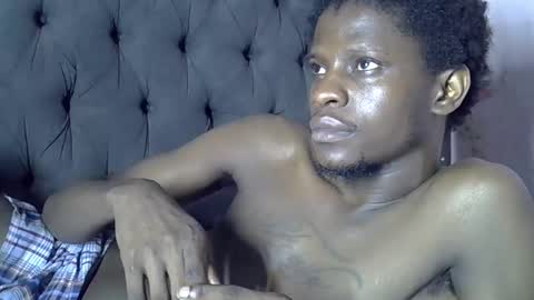 Snapshot of slim_long01 chatting on 10-20-25, 09:37 slim long01 online show from 10-20-25, 09:37