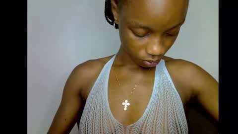 Snapshot of slim_petitqueen chatting on 01-10-26, 11:45 Alice online show from 01-10-26, 11:45