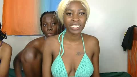 Snapshot of slimdoll2 chatting on 06-19-26, 01:04 slimdoll2 online show from 06-19-26, 01:04