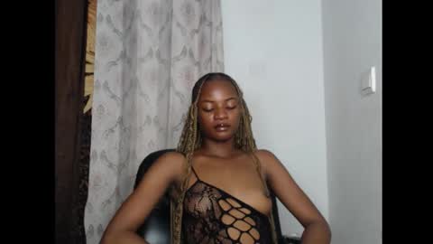 Snapshot of slimfit_girl chatting on 11-26-25, 05:41 Slimfit girl online show from 11-26-25, 05:41