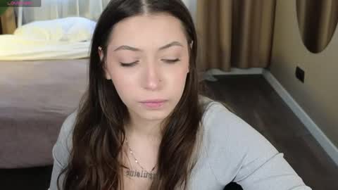 Snapshot of slow_flower chatting on 05-11-26, 12:22 Emilia online show from 05-11-26, 12:22