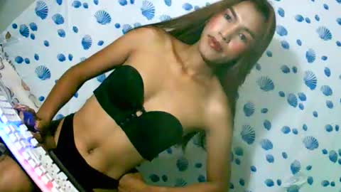 Snapshot of slut_goddessqueen69 chatting on 10-28-25, 04:05 slut_goddessqueen69 online show from 10-28-25, 04:05