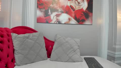 Snapshot of slut_milf4u chatting on 02-05-25, 12:17 Paola  online show from 02-05-25, 12:17