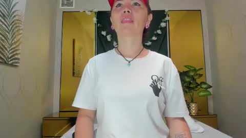 Snapshot of slut_milf4u chatting on 02-19-25, 11:28 Paola  online show from 02-19-25, 11:28