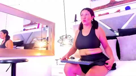 slut_milf_ online show from 07-22-26, 08:44