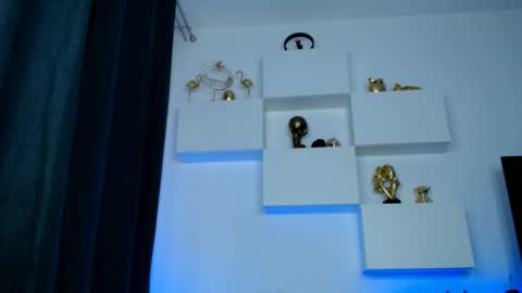 Ariana online show from 12-17-25, 07:36