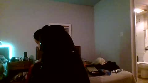 Snapshot of slutman777 chatting on 01-09-25, 01:29 Phillup Slutz online show from 01-09-25, 01:29