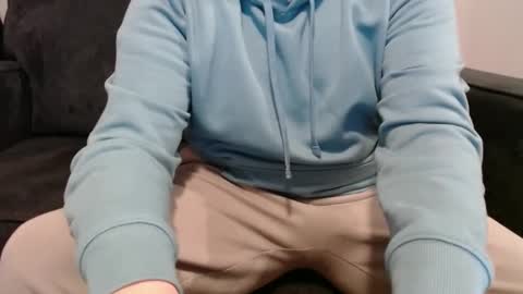 Snapshot of slutty_college_couple chatting on 12-19-24, 11:35 slutty_college_couple online show from 12-19-24, 11:35