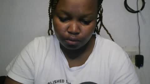 Snapshot of slutty_shan chatting on 10-19-25, 05:30 slutty_shan online show from 10-19-25, 05:30