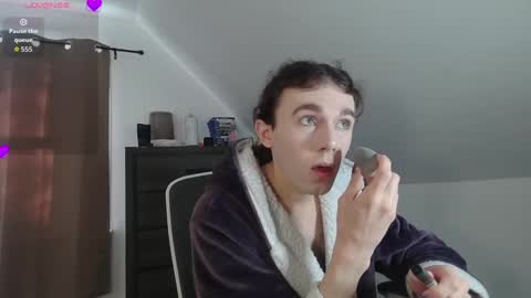 Natsu online show from 11-19-25, 07:03