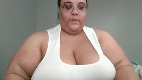 Snapshot of sluttyjess31 chatting on 05-06-26, 02:22 Jessica online show from 05-06-26, 02:22