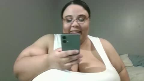 Snapshot of sluttyjess31 chatting on 05-07-26, 02:28 Jessica online show from 05-07-26, 02:28