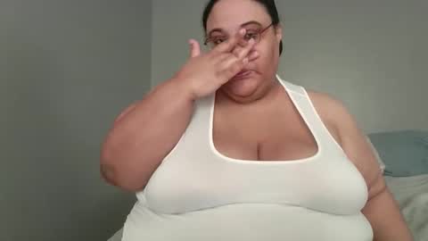 Snapshot of sluttyjess31 chatting on 05-08-26, 02:11 Jessica online show from 05-08-26, 02:11