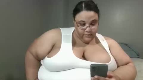 Snapshot of sluttyjess31 chatting on 05-09-26, 02:17 Jessica online show from 05-09-26, 02:17