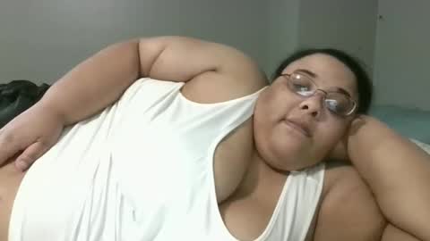 Snapshot of sluttyjess31 chatting on 05-13-26, 02:20 Jessica online show from 05-13-26, 02:20