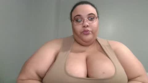 Snapshot of sluttyjess31 chatting on 05-27-26, 02:03 Jessica online show from 05-27-26, 02:03
