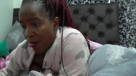 Snapshot of sluttylaura18 chatting on 02-17-25, 07:37 sluttylaura18 online show from 02-17-25, 07:37