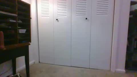 Snapshot of sluttymommie chatting on 10-27-25, 03:10 Alwaysthirsty online show from 10-27-25, 03:10