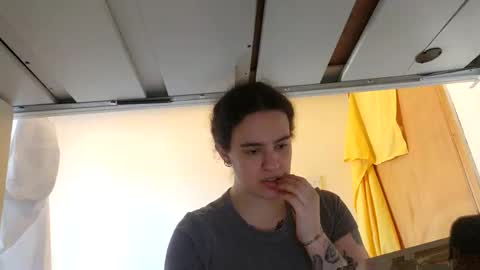 SluttySuzie17 online show from 05-10-26, 05:07