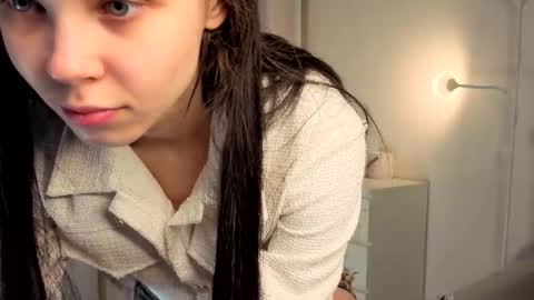 Lily online show from 11-26-25, 01:34