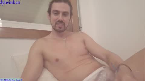 Snapshot of slytwink20 chatting on 09-10-25, 01:27 slytwink20 online show from 09-10-25, 01:27