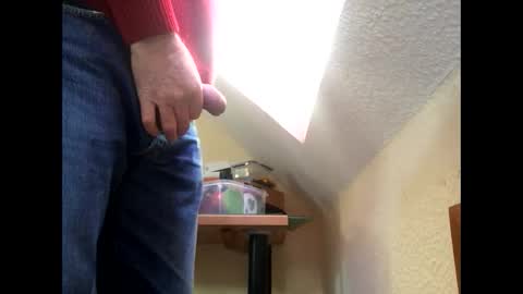 Snapshot of sm_bernd chatting on 12-16-25, 01:27 Bernd online show from 12-16-25, 01:27