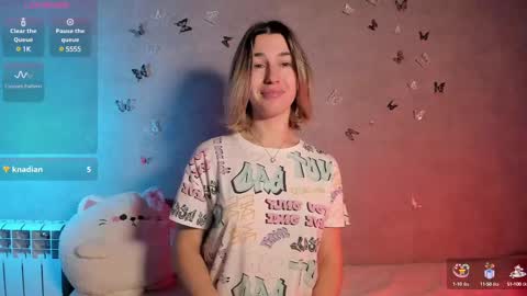 Snapshot of smaillev chatting on 02-09-25, 11:04 Melani online show from 02-09-25, 11:04