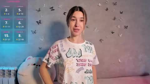 Snapshot of smaillev chatting on 02-11-25, 12:48 Melani online show from 02-11-25, 12:48