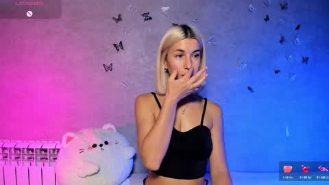 Snapshot of smaillev chatting on 09-21-25, 03:13 Melani online show from 09-21-25, 03:13