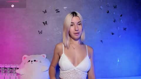 Snapshot of smaillev chatting on 09-28-25, 08:03 Melani online show from 09-28-25, 08:03