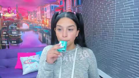 Mariana Torres online show from 12-18-25, 01:50