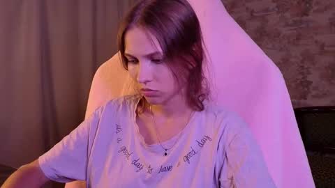 Emma online show from 09-11-25, 04:18