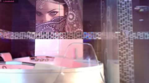 Small Hot19 online show from 11-29-25, 09:34