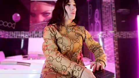 Snapshot of small_hot19 chatting on 12-16-25, 09:47 Small Hot19 online show from 12-16-25, 09:47