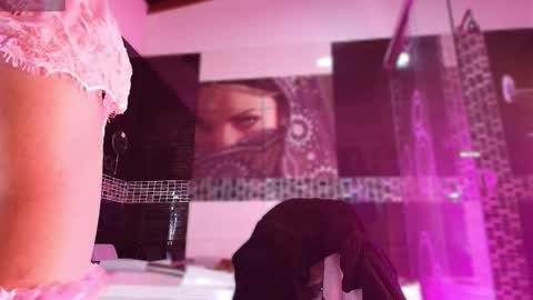 Snapshot of small_hot19 chatting on 01-10-26, 11:23 Small Hot19 online show from 01-10-26, 11:23