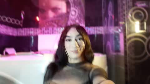 Snapshot of small_hot19 chatting on 02-14-26, 09:50 Small Hot19 online show from 02-14-26, 09:50